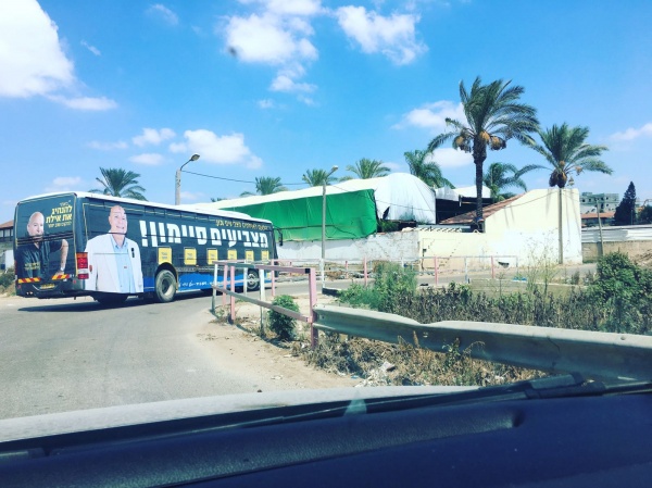 עיטוף רכבים- הדפסה על מדבקת ויניל איכותית
